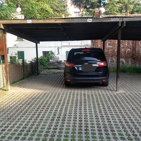 Sweet Saragozza Apartment Bologna Bagian luar foto