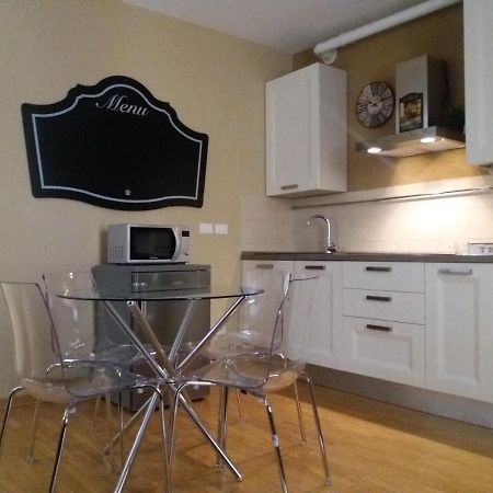Sweet Saragozza Apartment Bologna Bagian luar foto