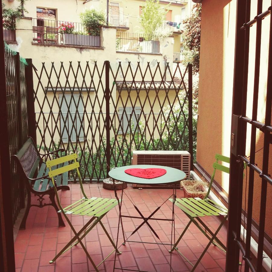 Sweet Saragozza Apartment Bologna Bagian luar foto
