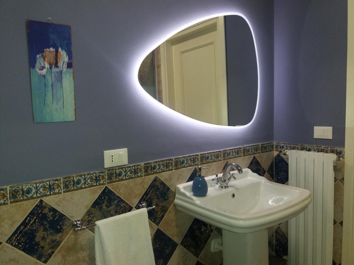 Sweet Saragozza Apartment Bologna Bagian luar foto