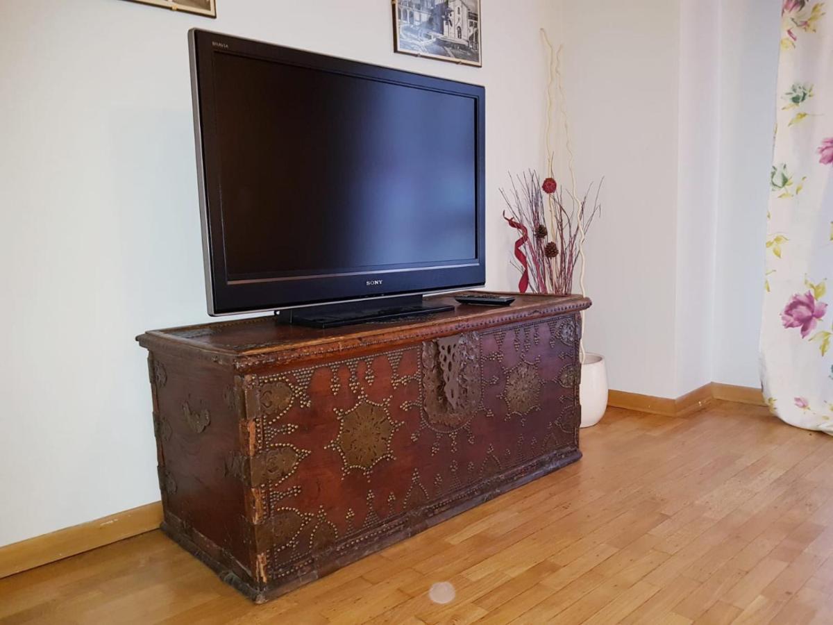 Sweet Saragozza Apartment Bologna Bagian luar foto