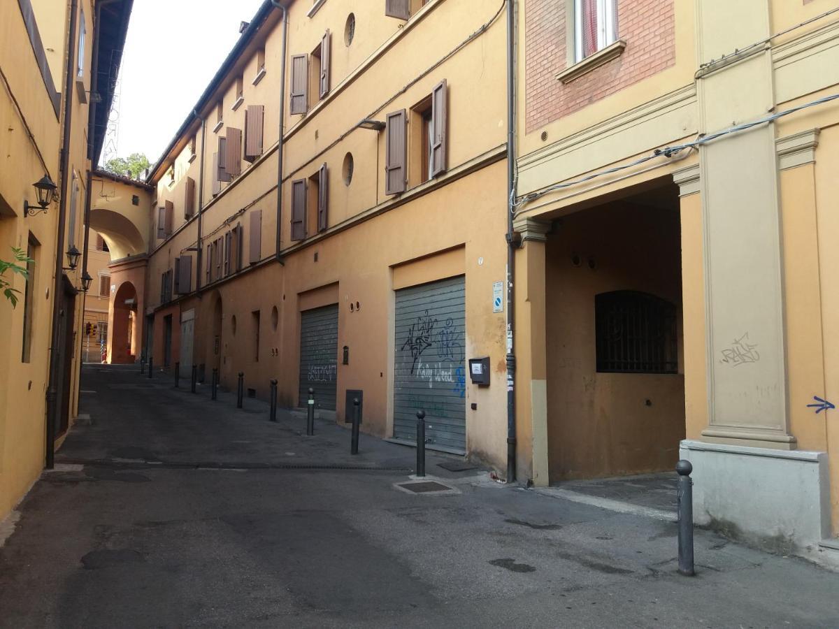 Sweet Saragozza Apartment Bologna Bagian luar foto